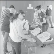  ?? Keith Bryant/The Weekly Vista ?? Dispatcher­s Blake Henderson, left, Evelyn Vanness, Jamie Abbott, Shaylan D’andrea and Jennifer Whitfield pick slices of pizza while Fire Chief Steve Sims and Police Chief Ken Farmer talk.