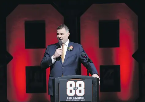  ?? PHOTOS: PATRICK SMITH/GETTY IMAGES ?? Eric Lindros speaks to the crowd Thursday at the Wells Fargo Center in Philadelph­ia, where the Flyers retired the former captain’s No. 88 jersey before their game against the Toronto Maple Leafs. The six-foot-four centre redefined the power forward...