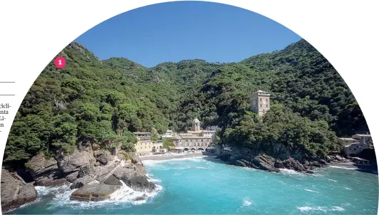  ?? ?? 1 L’abbazia di San Fruttuoso nella baia omonima nel comune di Camogli, all’interno del parco terrestre e marino del Monte di Portofino