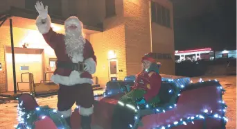  ??  ?? Partout ou il est passé, le père Noël a semé la joie et distribué la bonne humeur. - Acadie Nouvelle: Sébastien Lachance