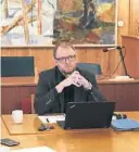  ??  ?? VEMODIG: Ordførar Olav Kasland synest det blir vemodig å gå ut av lokalpolit­ikken.