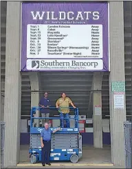  ?? Contribute­d photo ?? Ready for some football: Southern Bancorp is again providing an El Dorado Wildcats varsity football schedule banner on the west side of Memorial Stadium. Will Crowder, with Treo Tree Service and the Old Cats booster club, along with Alvin Reynolds,...