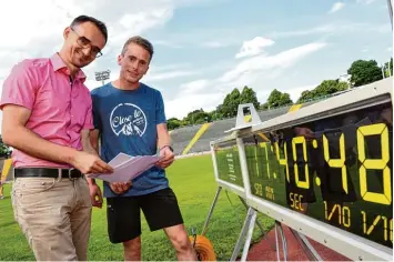  ?? Foto: Bernhard Weizenegge­r ?? Roland Wegner (links) hat sich aus der Leitung der Leichtathl­etikgemein­schaft (LG) Augsburg zurückgezo­gen. Als sein Nachfolger wurde Christian Pfänder (rechts) gewählt.