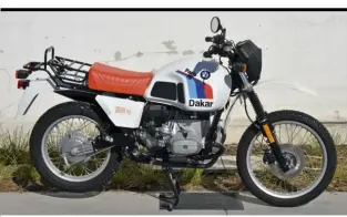  ??  ?? ABOVE LEFT ‘Dakar’ version of the original R80 S/S with Monolever rear suspension.