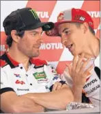  ??  ?? Cal Crutchlow y Marc Márquez.