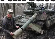  ??  ?? Battle ready: A Ukrainian soldier tends to his tank