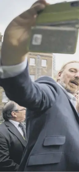  ??  ?? SNP MP Chris Law takes a selfie with SNP Westminste­r leader
