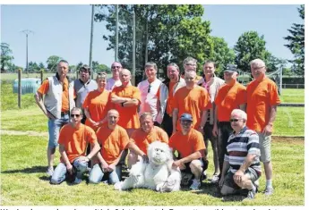  ??  ?? L’équipe des membres du comité de Saint-Laurent-de-Terregatte participan­t aux jeux inter-communes.