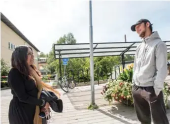  ?? FOTO: SARA RINGSTRÖM ?? KNYTA KONTAKT. Knyta kontakt. Maria Svahn är en av dem som jobbat med att få in ungdomar i jobb och studier.