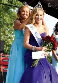  ?? Westside Eagle Observer/MIKE ECKELS ?? Sara Garner (left) crowns Starling Ledbetter, Miss Decatur Barbecue 2018, at Veterans Park in Decatur on Aug. 5, 2017. Ledbetter will crown a new Miss Decatur Barbecue during the 65th annual event at Veterans Park on Saturday, Aug. 4.