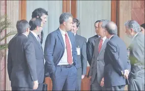  ??  ?? Gustavo Trinidad Correa (centro), de la empresa Vetorial, vino al país en el gobierno de Horacio Cartes (archivo).