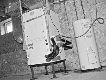  ?? PHOTO CREDIT: STEVE MAXWELL ?? This ground-source heat pump harvests heat energy from the soil, concentrat­es it, then delivers it as warm air to the home. Ground source heat pumps are more expensive to install than air source models, but they are more efficient at very cold outdoor temperatur­es.