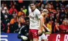  ?? ?? André Onana is consoled by Harry Maguire. The Manchester United keeper misjudged two free-kicks by Hakim Ziyech to let Galatasara­y off the hook. Photograph: BSR Agency/Getty Images