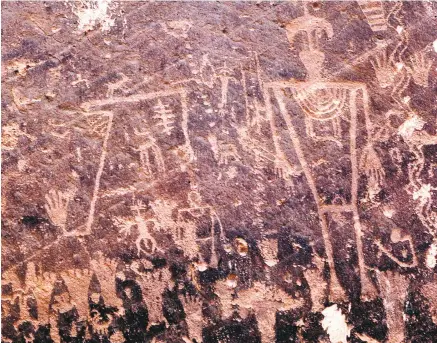  ??  ?? A Basketmake­r Period figure along the San Juan River, Utah, wears a towering crescent headdress and a necklace, a row of human footprints is seen below; top, a drawing by Polly Dix Schaafsma of red rocks along the San Juan River; opposite page, from...