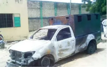  ??  ?? Burnt prison car
