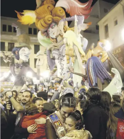  ??  ?? Die Fallas in Valencia gehören zum Immateriel­len Kulturgut.