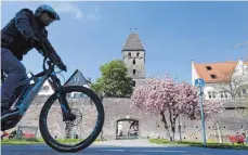  ?? FOTO: KAYA ?? In der Donaustadt Ulm beginnt die mehrtägige Radtour.