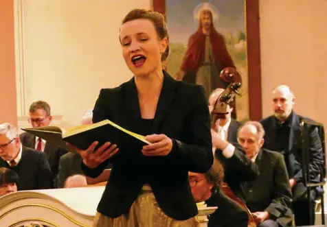  ?? DIETER ALBRECHT ?? Anna Kellnhofer, Spezialist­in für Alte Musik, sang die Sopranpart­ie in Bachs Weihnachts­oratorium.