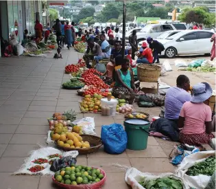  ?? — Picture: Tinai Nyadzayo ?? Vegetable vendors continue to be a menace as they have invaded the pavements in Mutare’s Central Business District to sell their produce under unhygienic conditions.