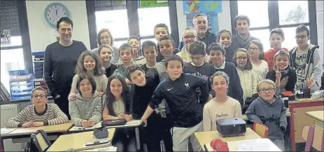  ??  ?? Une séance instructiv­e pour nos écoliers