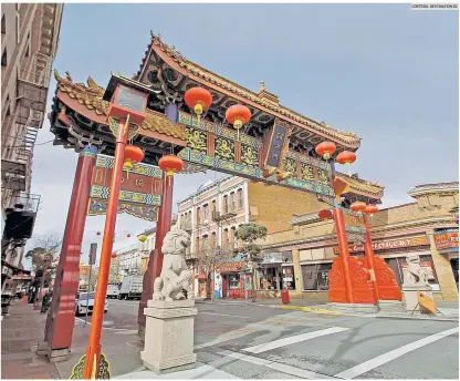  ?? CORTESÍA: DESTINATIO­N BC ?? PUERTA DE ENTRADA A CHINATOWN. El barrio chino más antiguo de Canadá es también uno de los atractivos más fascinante­s de Victoria.