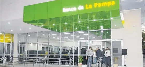  ?? ARCHIVO LA NUEVA. ?? LA DUEÑA de una óptica de Coronel Pringles perdió casi 4 millones de pesos de su cuenta en el Banco de La Pampa.