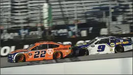  ?? JARED C. TILTON/GETTY IMAGES/TNS ?? Joey Logano, (22) and Chase Elliott (9) are involved in an incident during the Supermarke­t Heroes 500 on Sunday in Bristol, Tenn.