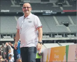  ?? FOTO: AP ?? Baumann, en una foto de archivo, de visita en el estadio parisino de Saint-Denis