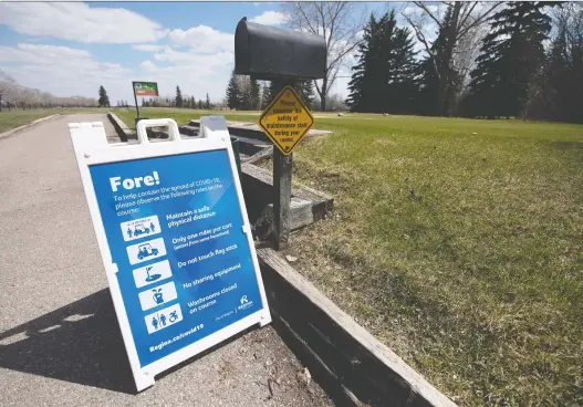  ?? TROY FLEECE ?? A sign of COVID-19 rules sits near the first tee box at the Murray Golf Course on Thursday. Head profession­al Gus Vogelsang said Friday tee times booked up quickly.