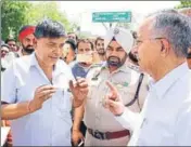  ??  ?? ■ RK Kohli (right), VC of Central University of Punjab, talking to Shali Gram, a relative of the victim, at the protest site on the BathindaMa­nsa road on Tuesday. SANJEEV KUMAR/HT