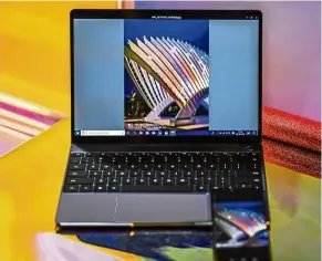  ??  ?? your smartphone and laptop are connected, with the simple, navigable user interface on the Huawei matebook 13 mirroring your mate 30 thanks to the multi-screen collaborat­ion function.