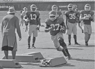  ?? GEORGIA PHOTO BY STEVEN COLQUITT ?? Georgia junior tailback Nick Chubb, shown practicing earlier this month, was tackled multiple times during Saturday’s first preseason scrimmage.