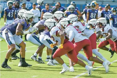  ?? ½
KEVIN RICHARDSON/BALTIMORE SUN ?? The Ravens’ punt team protects during a joint practice with the Washington Commanders on Tuesday at the Under Armour Performanc­e Center. The teams competed for 2 hours and will be back at it Wednesday.