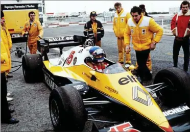  ?? FOTO: GERARD FOUET/ RITZAU SCANPIX ?? Tambay er her fotografer­et bag rattet i sin Renault i november 1983.