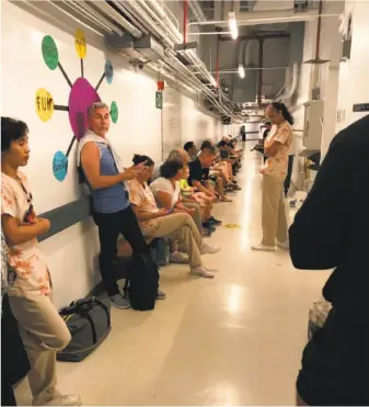  ?? Timothy Wu ?? Guests hunkered down in the basement of a Maui hotel during the erroneous emergency alert Saturday that a ballistic missile was heading for Hawaii.