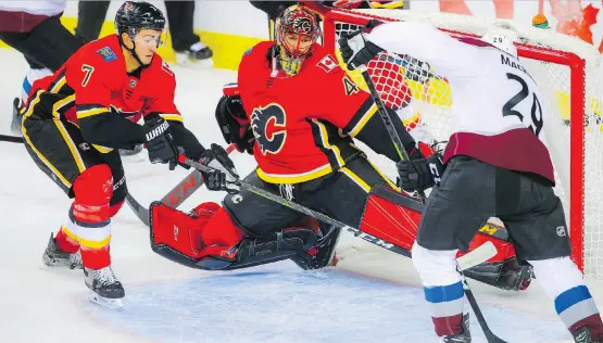  ?? AL CHAREST ?? Flames goalie Mike Smith stretches to stop Colorado’s Nathan MacKinnon Thursday at the Saddledome, where the Flames scored a 6-5 come-from-behind victory.