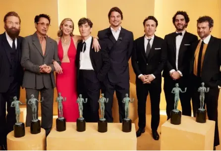  ?? GdA ?? El elenco de Oppenheime­r celebró a lo grande en la noche de los Premios SAG.