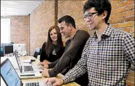  ?? AP/TED S. WARREN ?? Shane Griffiths (right) and Trenton Erker (center) co-owners of the Seattle digital marketing company Clarity Online, work with one of their clients, spa owner Susan Leeming.