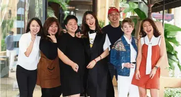  ??  ?? The cast and director of Think Big Big (from left): Kam, Yoong, Lau, Lim, Chiu, Yap and Oon. — AZLINA ABDULLAH/The Star