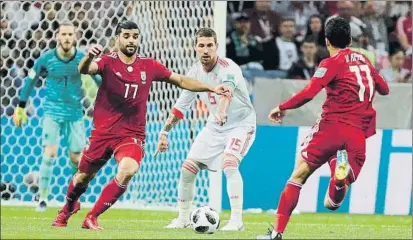  ?? F: SIRVENT ?? Ramos intentó sin suerte batir la portería de Irán El central ha firmado goles históricos con el Real Madrid, pero ninguno con la Roja