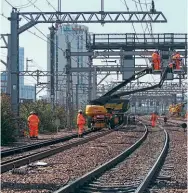  ?? NETWORK RAIL ?? Electrific­ation work at Stratford, London.