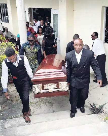  ?? GEORGE HENRY PHOTO ?? Pall-bearers carry the casket of Pearlita Powell from the church.