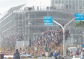  ??  ?? Fervor popular. El público acompañó en un domingo espléndido.