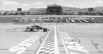  ?? ISAAC BREKKEN THE ASSOCIATED PRESS ?? Kevin Harvick flies by the start/finish line during Sunday’s racing in Las Vegas.