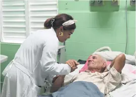  ?? Picture: AFP ?? A doctor talks to a patient at the Calixto Garcia Hospital in Havana. Cuba’s health care system boasts 89 doctors for every 10 000 inhabitant­s, compared to 33 in France.