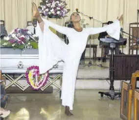  ??  ?? Angela Reid-gordon’s niece Catherine Reid performing a dance in honour of her late aunt.