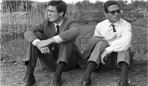  ??  ?? Bernardo Bertolucci e Pier Paolo Pasolini