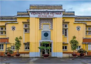  ??  ?? L’Institut Pasteur de Dalat, au Vietnam, construit entre 1930 et 1936 à l’initiative du médecin suisse Alexandre Yersin (1863-1943).