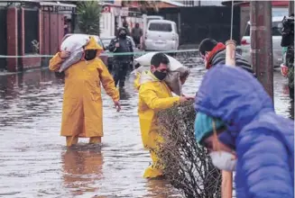  ??  ?? En Quilicura también hubo daños leves en nueve viviendas.