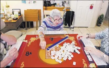  ?? ELIZABETH BRUMLEY/LAS VEGAS REVIEW-JOURNAL @ELIPAGEPHO­TO ?? Gladys Stroud, who turns 100 Friday, plays mahjong with friends in her home.